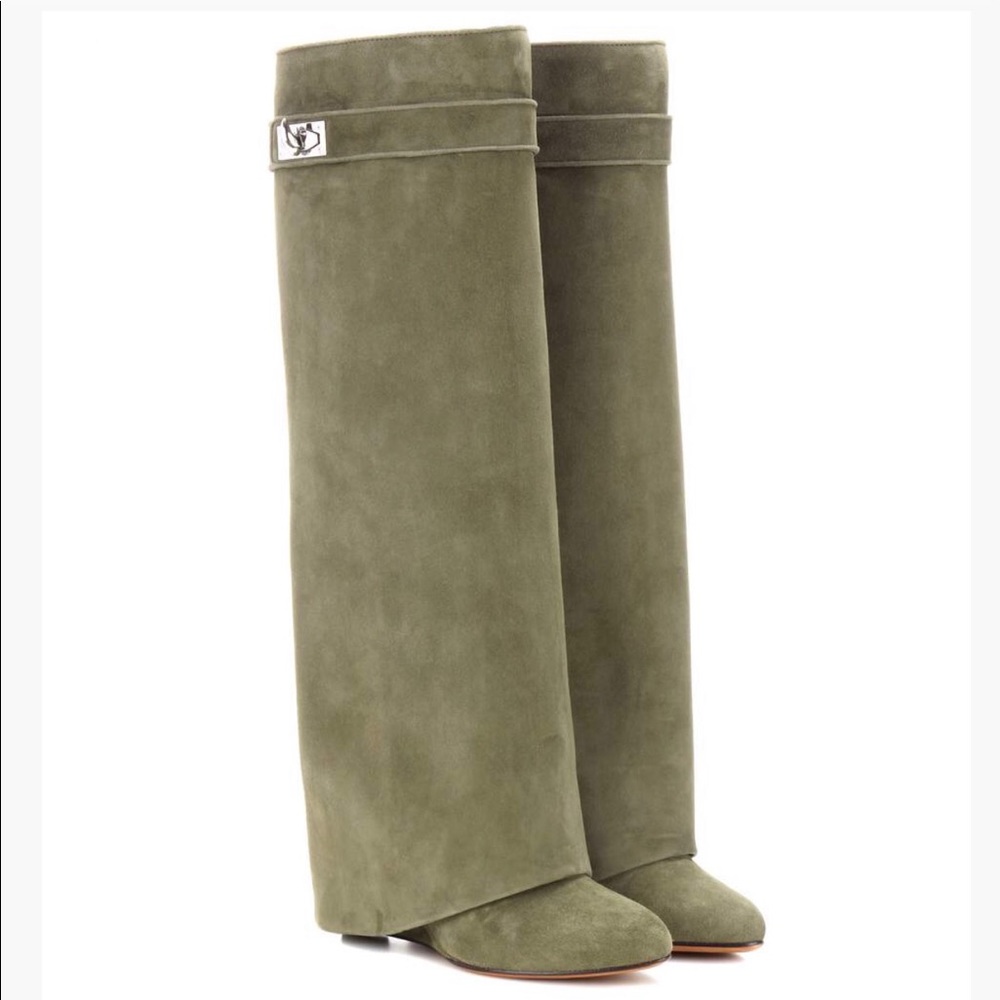 Suede boots